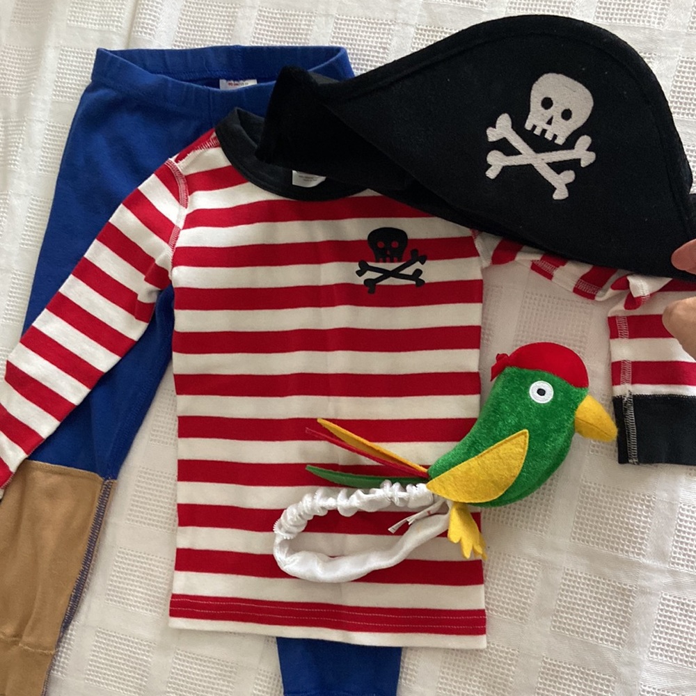 Hanna Anderson full pirate pajama set - 3 yrs old
